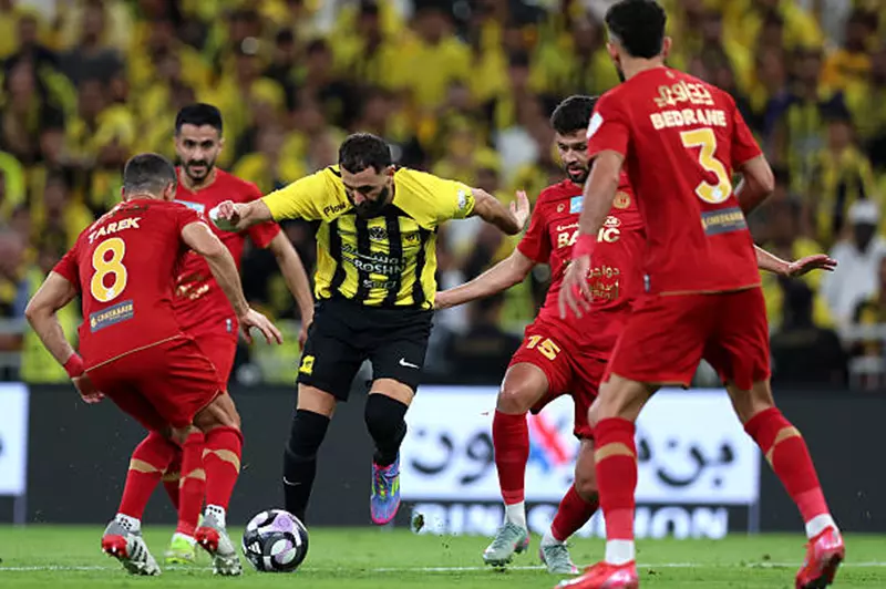 ضمك يختتم موسمها بخسارة أمام الاتحاد في الدوري السعودي بمشاركة طارق حامد