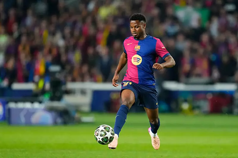 برشلونة يحدد موعداً نهائياً لرحيل أنسو فاتي وفقاً لتقارير خاصة