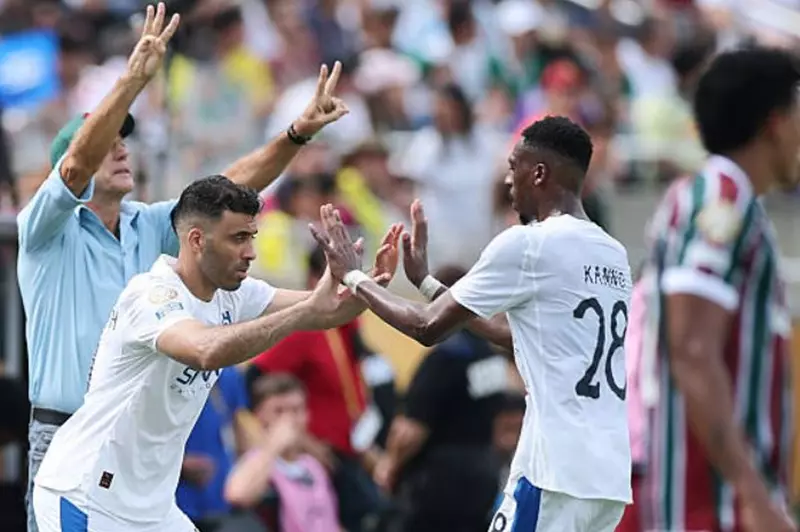 15 دقيقة من التألق: تحليل أداء عبد الرزاق حمد الله مع الهلال في كأس العالم للأندية