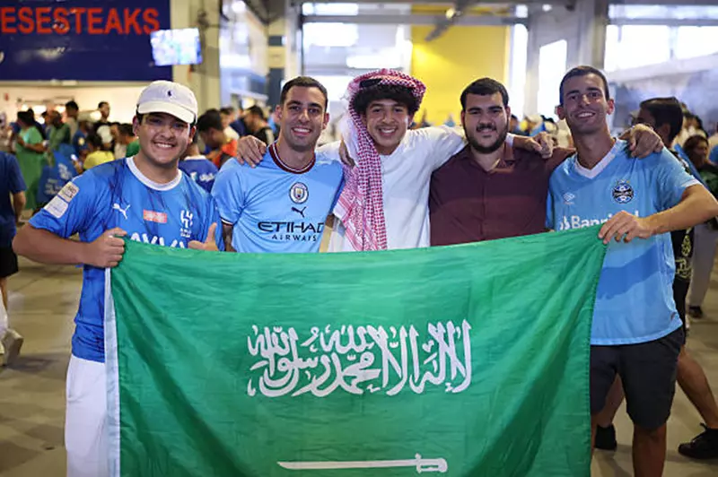 تجربة جماهيرية استثنائية: أجواء احتفالية قبل مباراة الهلال ومانشستر سيتي (صور)